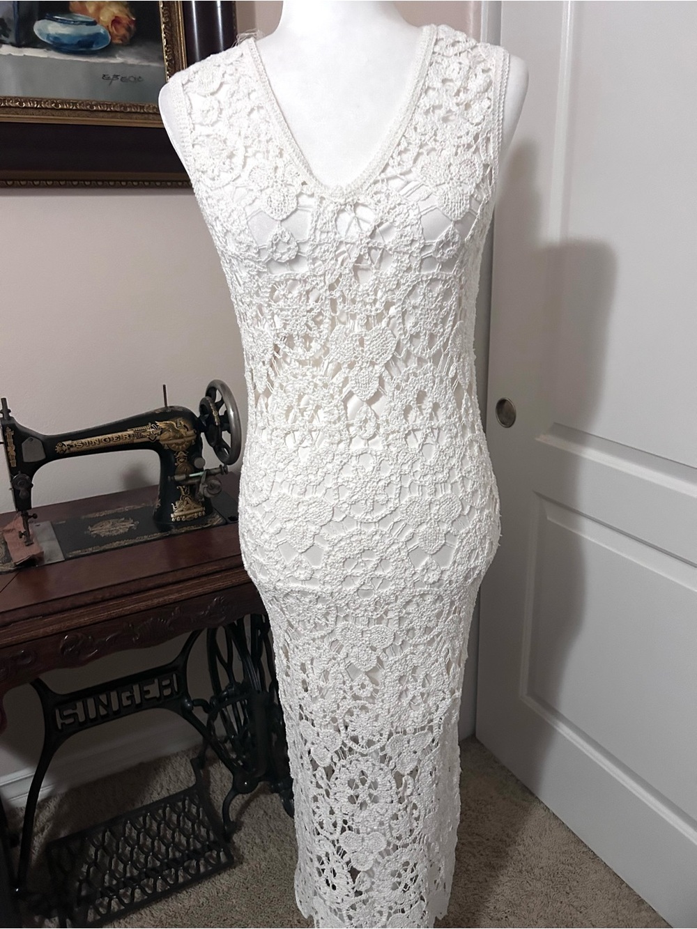 Elegant White House of Harlow 1960 Crochet Dress